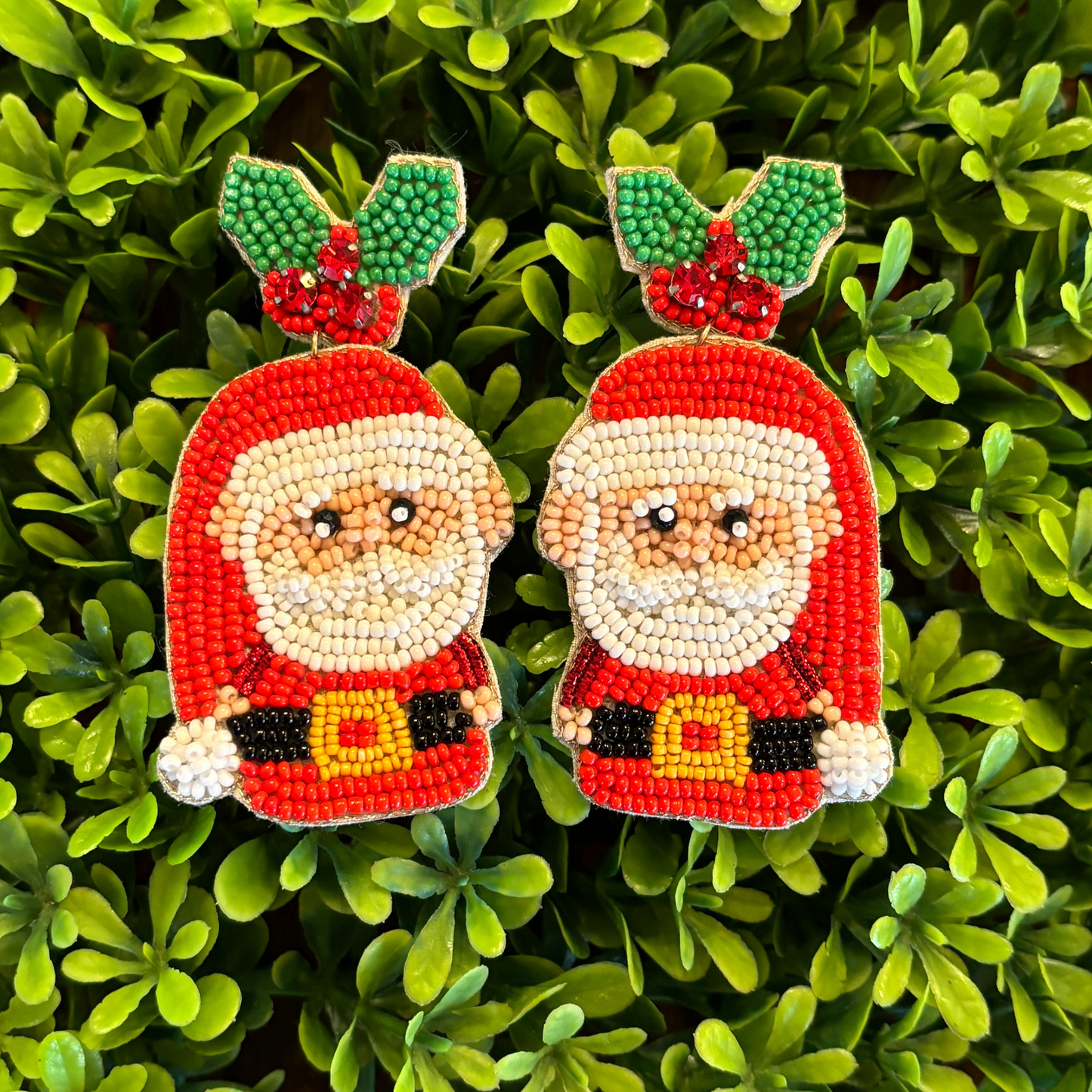 festive Santa beaded earrings, Santa earrings, beaded earrings 